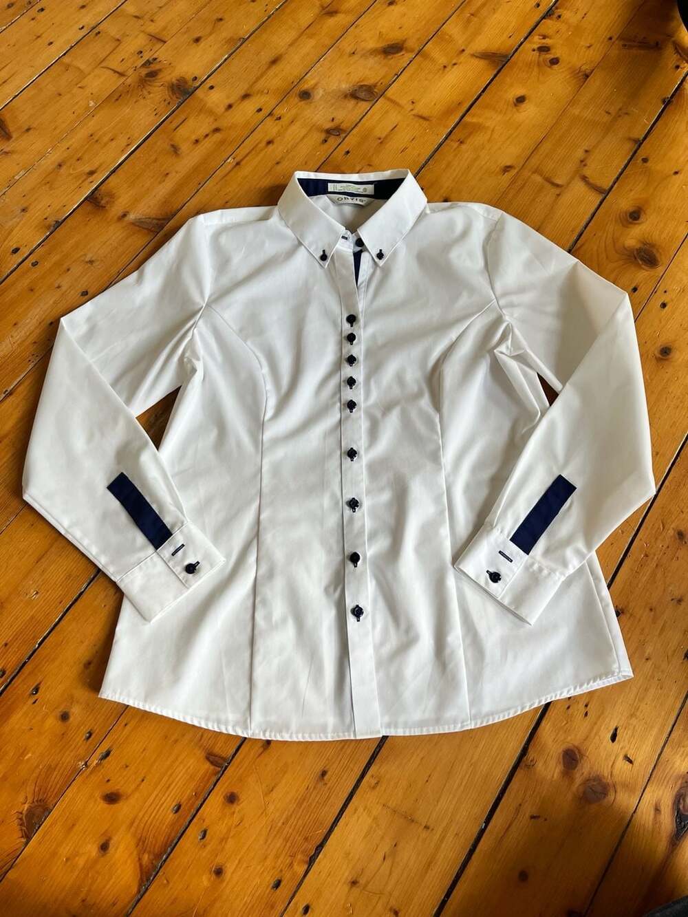 Orvis Women's White Contrast Trim Long Sleeve Button Down Shirt Size 10